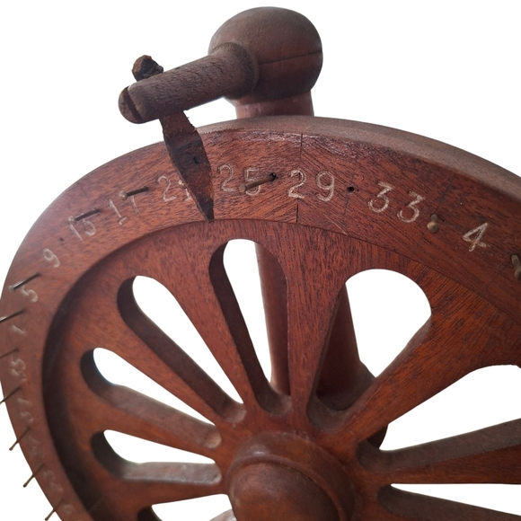 Wooden game wheel vintage handmade Vintage Wooden Roulette Wheel Decor - Picture 5 of 11